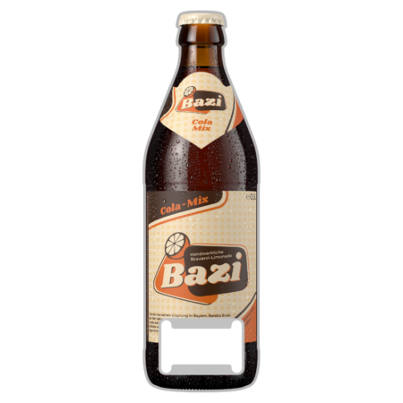 Bazi Flaschenöffner aus Metall in Form unserer 0,5l Bazi Flasche. Auf der Flasche, befindet sich ein Etikett mit unserem Logo auf dem Flaschenhals und ein Etikett am Bauch der Flasche. Dort ist nochmal das Logo groß abgebildet auf einem hellen Hintergrund. im oberen linken eck, ist das Wort "Cola-Mix" aufgedruckt. Die Einkerbung um eine Flasche zu öffnen, befindet sich bei dem Flaschenöffner, auf dem unteren Teil der Flasche.